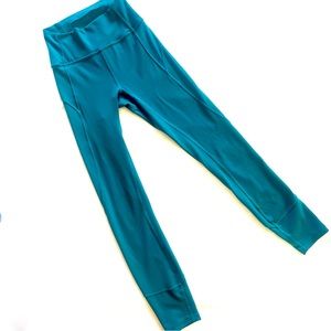 Lululemon leggings Size 2 VGUC In Movement Bermuda Teal Everlux 25”